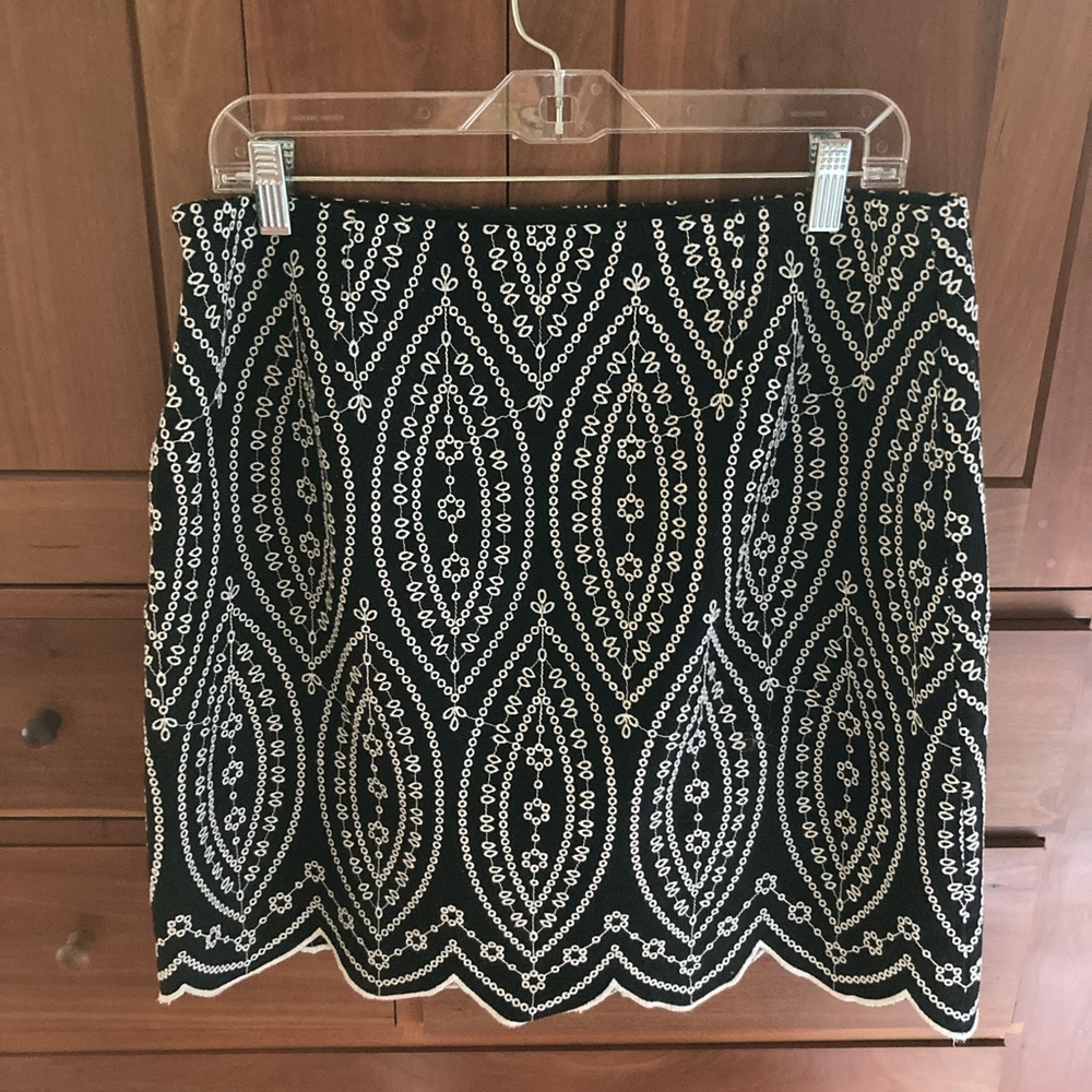 LOFT embroidered skirt - Picture 4 of 7